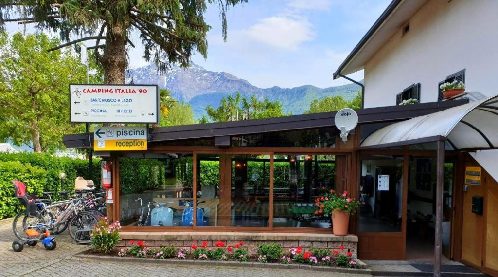 Camping Italia 90 Caravans Домазо Екстер'єр фото
